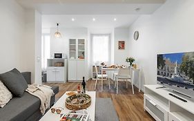 Mari 71 - Unique Apt Near Sea